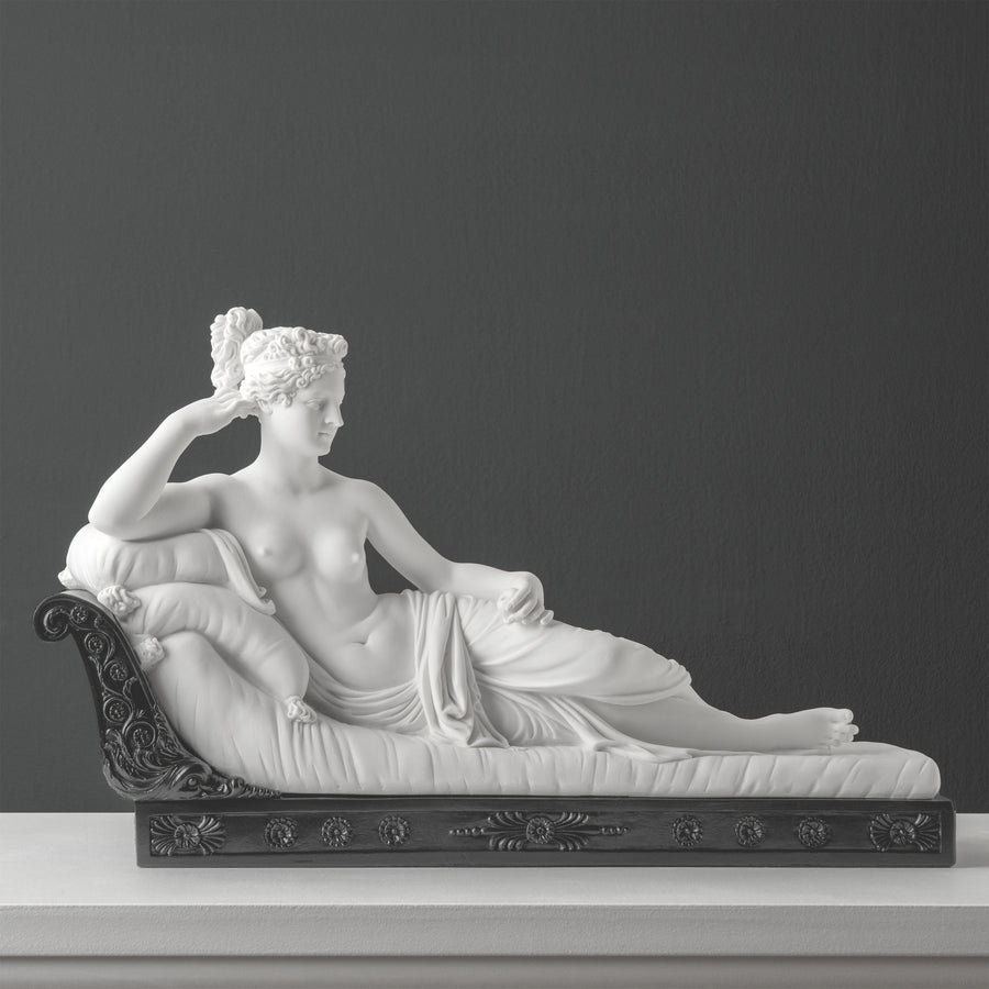 Venus Victrix (Pauline Bonaparte) Skulptur — auf schwarzem Sockel