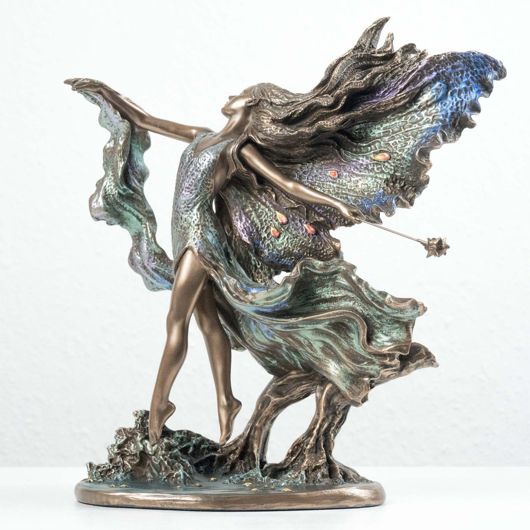 Fee Statue Where Moonbeams Fall von Josephine Wall (Kaltguss-Bronze Skulptur)