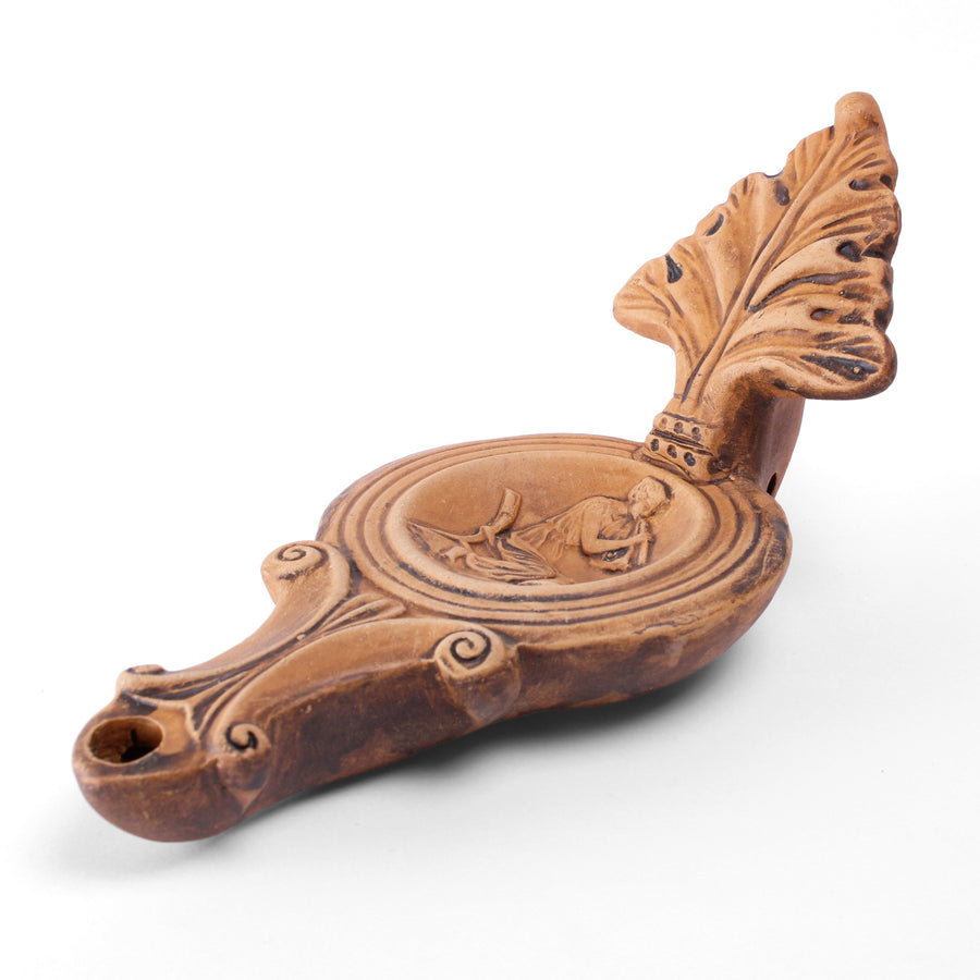 Römische Öllampe mit Frauenfigur