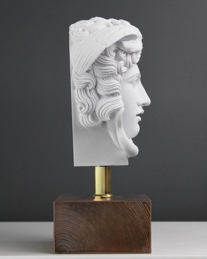 Medusa Kopf Statue auf Sockel