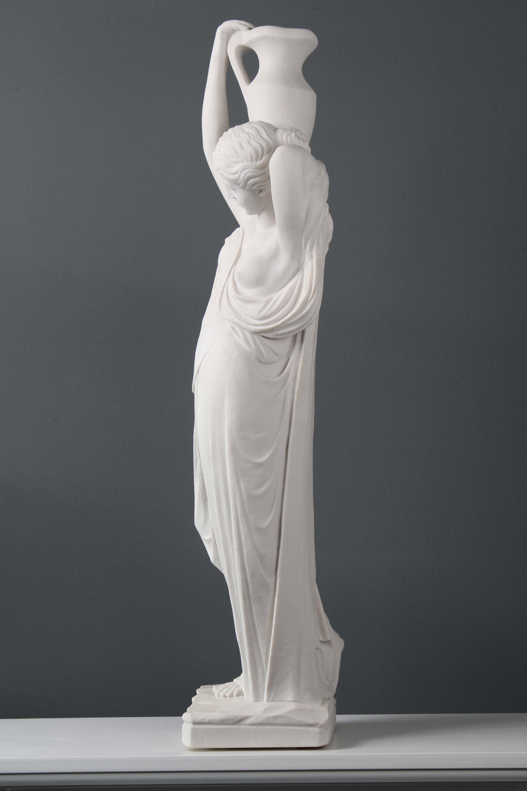 Venus als Wassertraegerin Statue (Mittel)