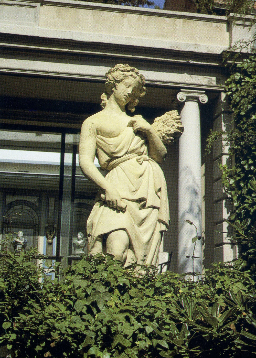 Sommergoettin Statue (Vier Jahreszeiten)