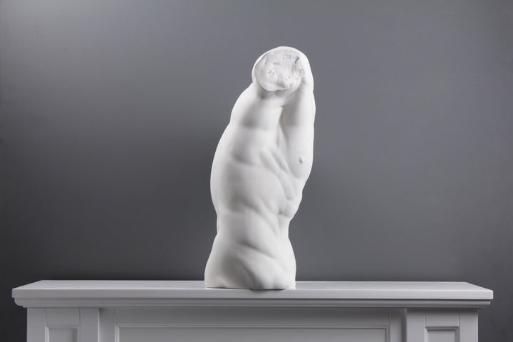 Männlicher Torso Statue