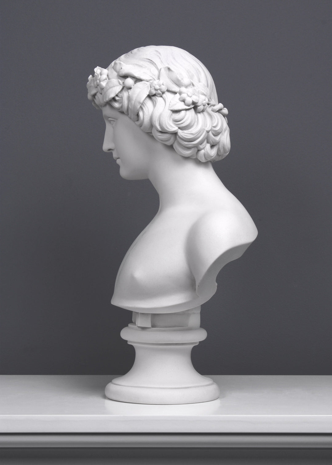 Antinous mit Bacchuskranz Büste