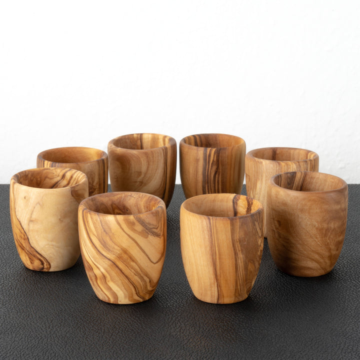 Handgefertigtes Olivenholz-Schnapsglas-Set (8-teilig)