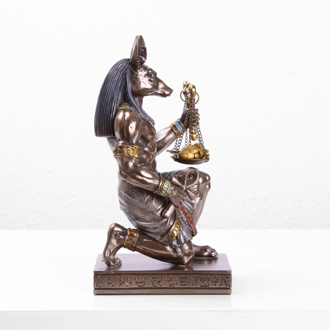 Anubis knieend mit Waage der Gerechtigkeit (Kaltguss-Bronze Skulptur)