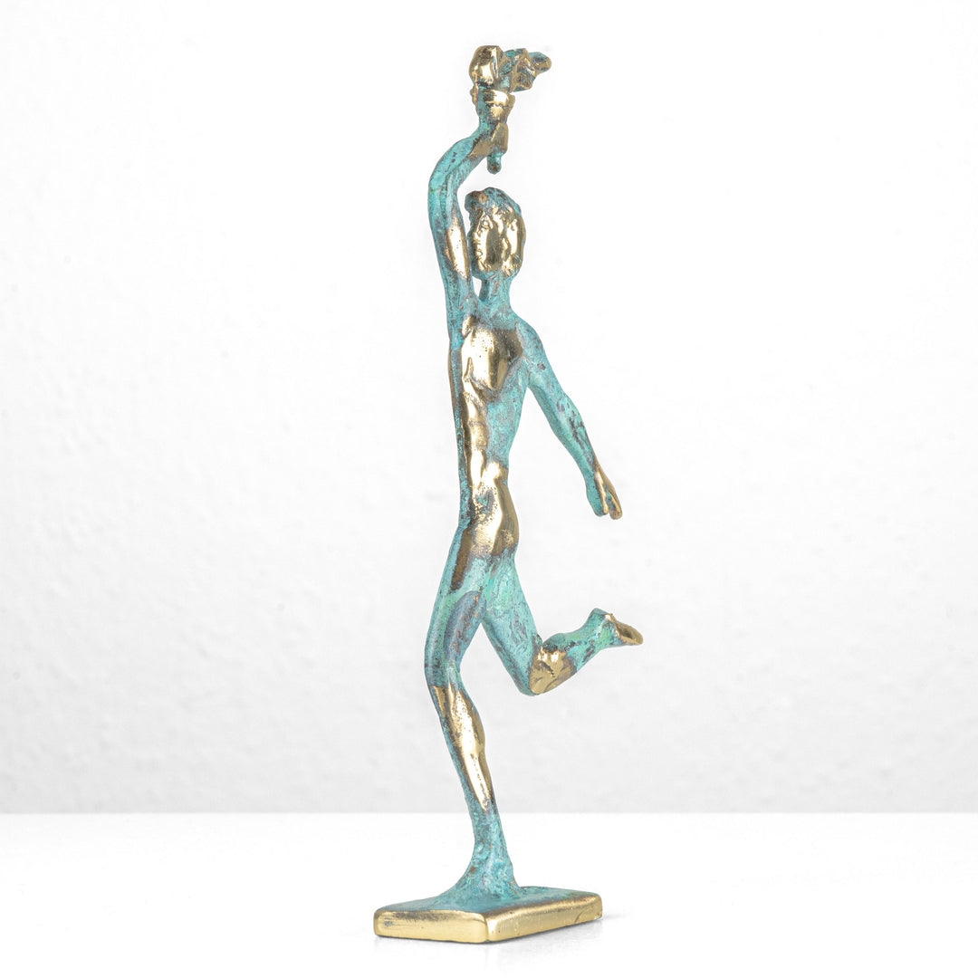 Siegerathlet Statue — Läufer mit Fackel (Messingskulptur)