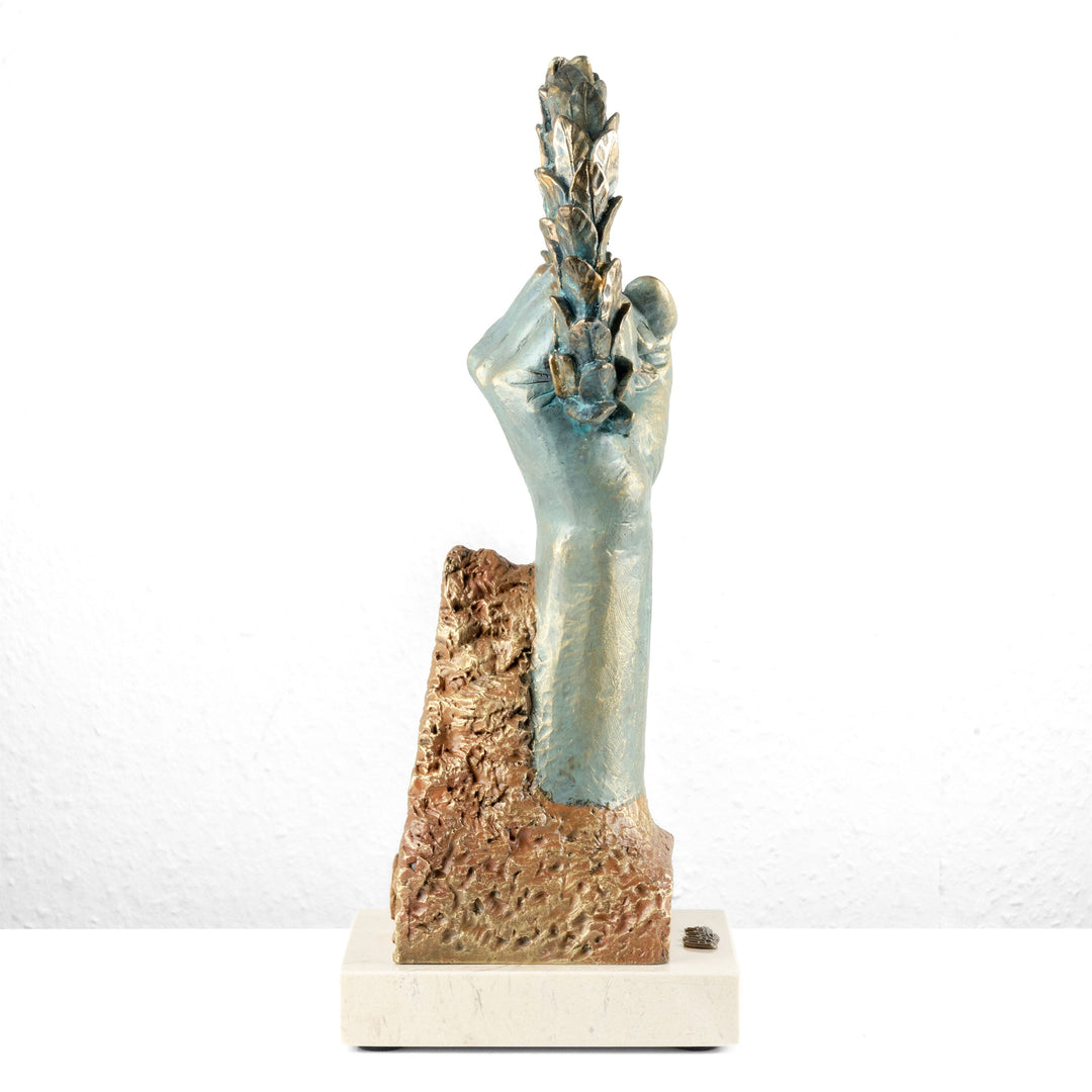 Championfigur „Proelior“ von Anglada auf Marmorsockel