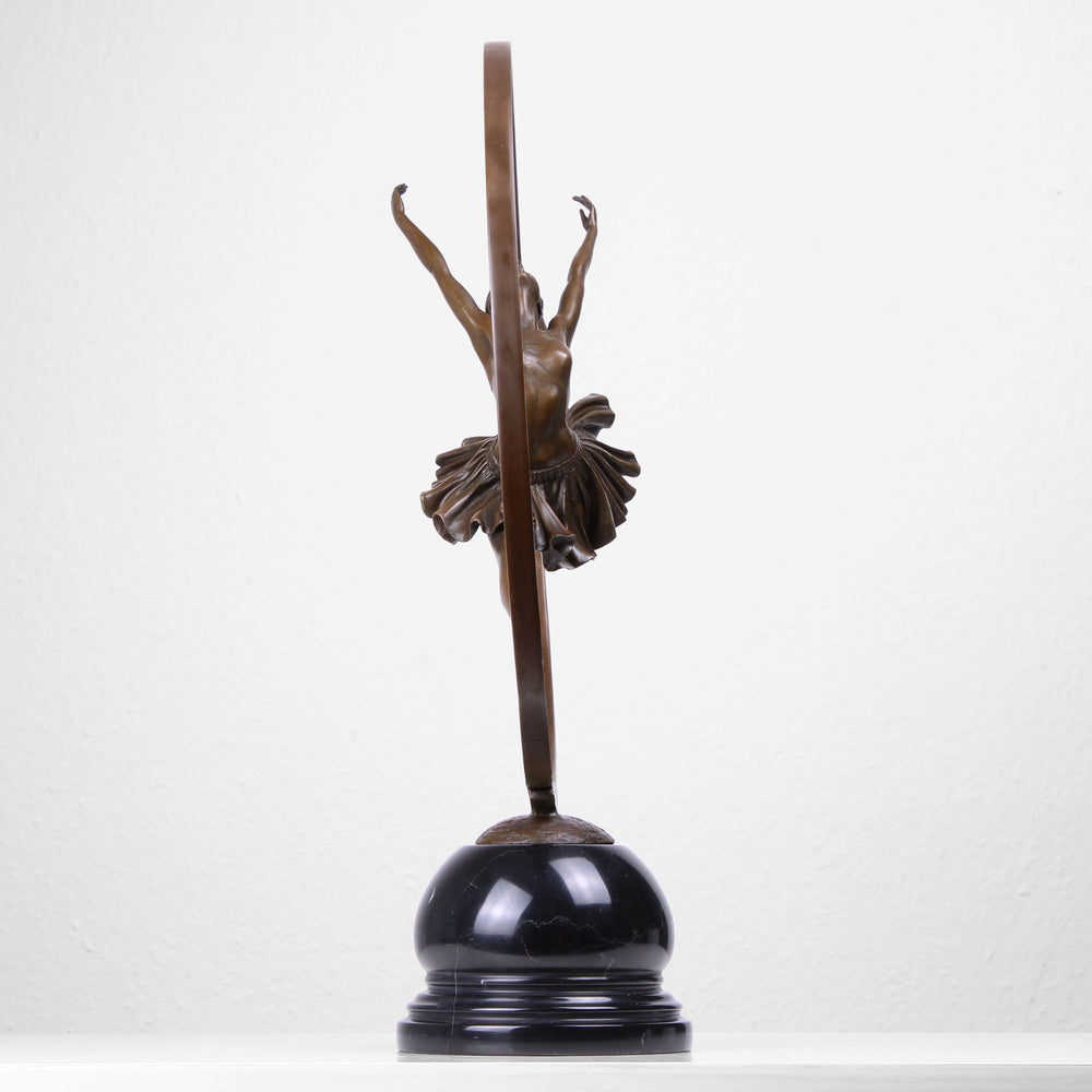 Tänzerin mit Reif Statue (Bronze, Wachsguss)
