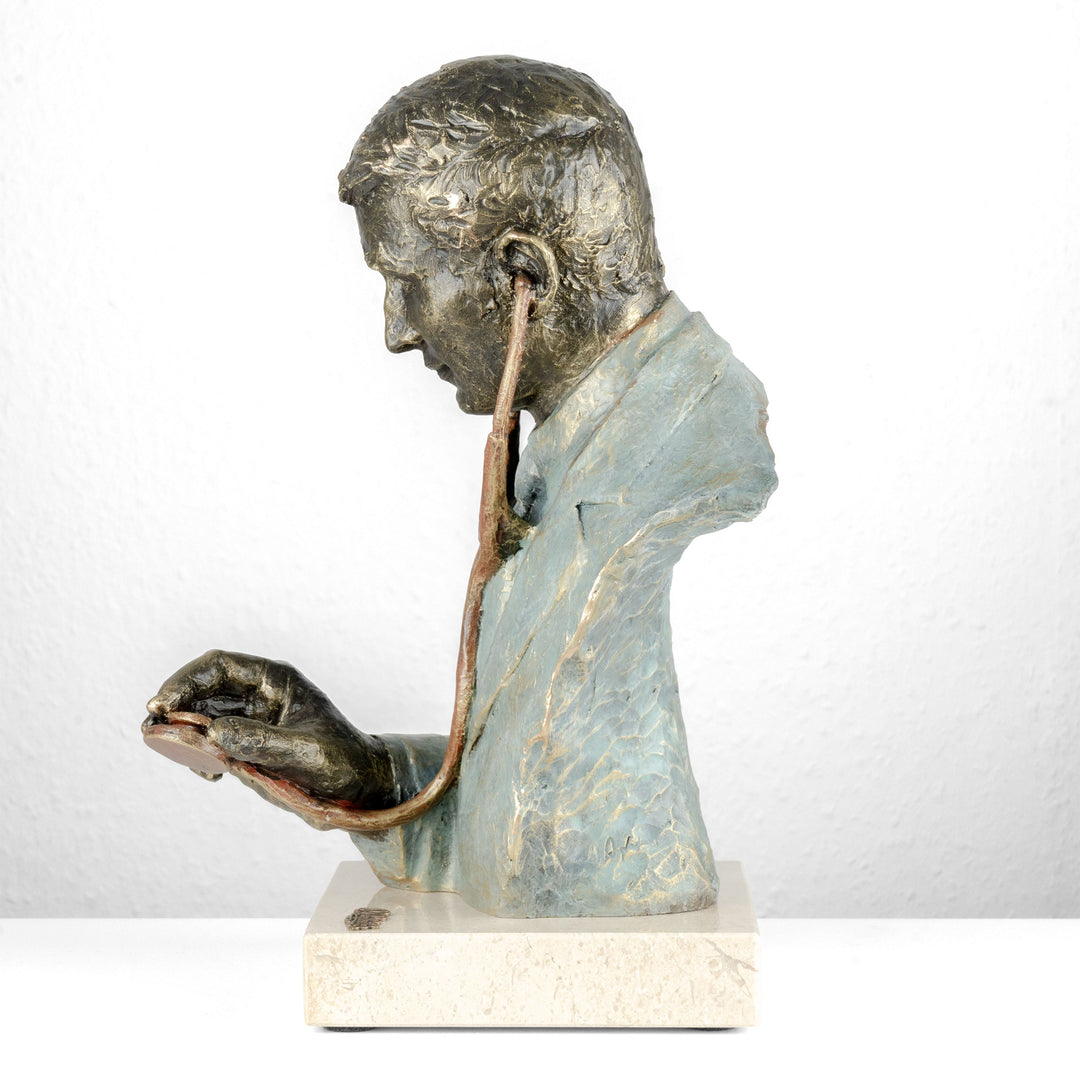 Arztfigur von Anglada auf Marmorsockel