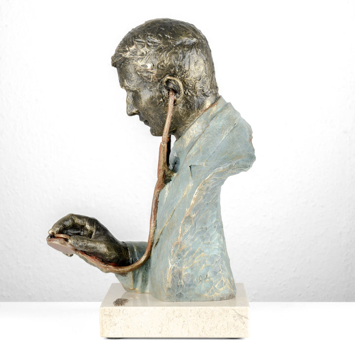 Arztfigur von Anglada auf Marmorsockel