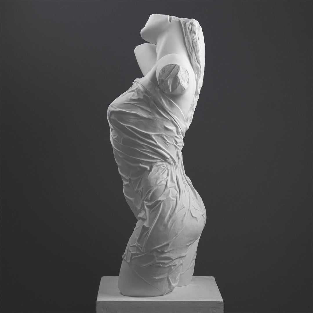 Weiblicher Torso mit Draperie (Moderne klassische Form)