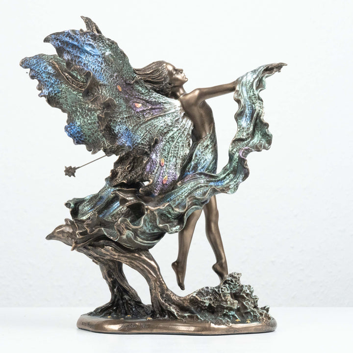 Fee Statue Where Moonbeams Fall von Josephine Wall (Kaltguss-Bronze Skulptur)