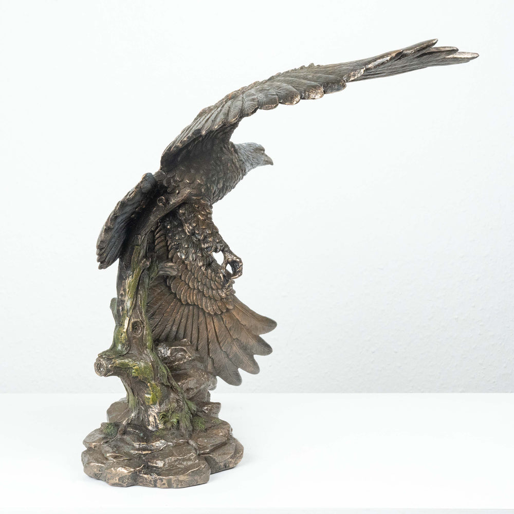Adler Fliegend (Bronzierte Skulptur aus Kunstharz)