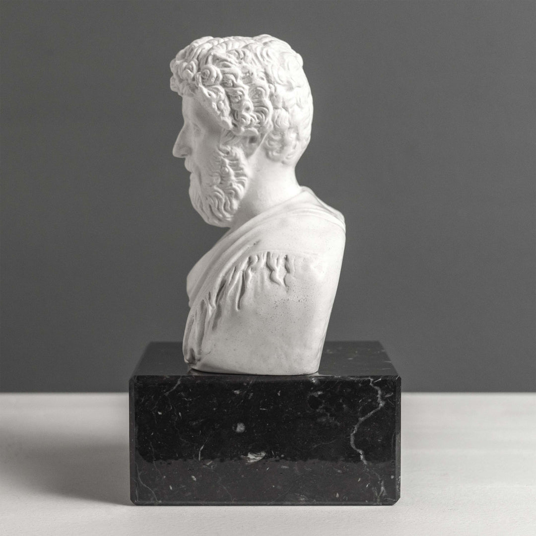 Marcus Aurelius Büste – Buchstütze mit schwarzem Marmorsockel