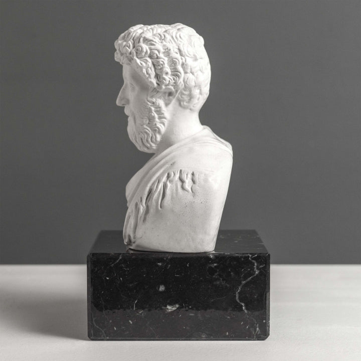 Marcus Aurelius Büste – Buchstütze mit schwarzem Marmorsockel