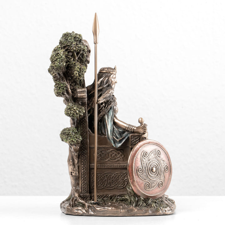 Medb Statue — Kriegerkönigin von Connacht (Kaltgussbronze-Skulptur)