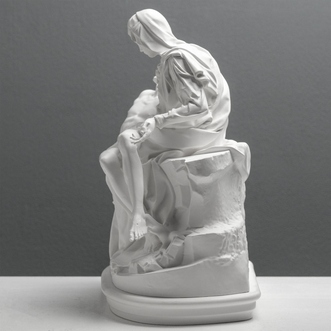 Michelangelos Pietà Skulptur – Weiße Statue (Vatikanisches Museum)