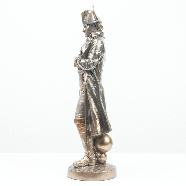 Napoleon Bonaparte Stehend (Bronzierte Skulptur aus Kunstharz)