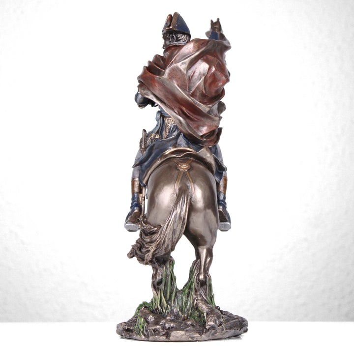 Napoleon Überquert die Alpen (Bronzierte Skulptur aus Kunstharz)