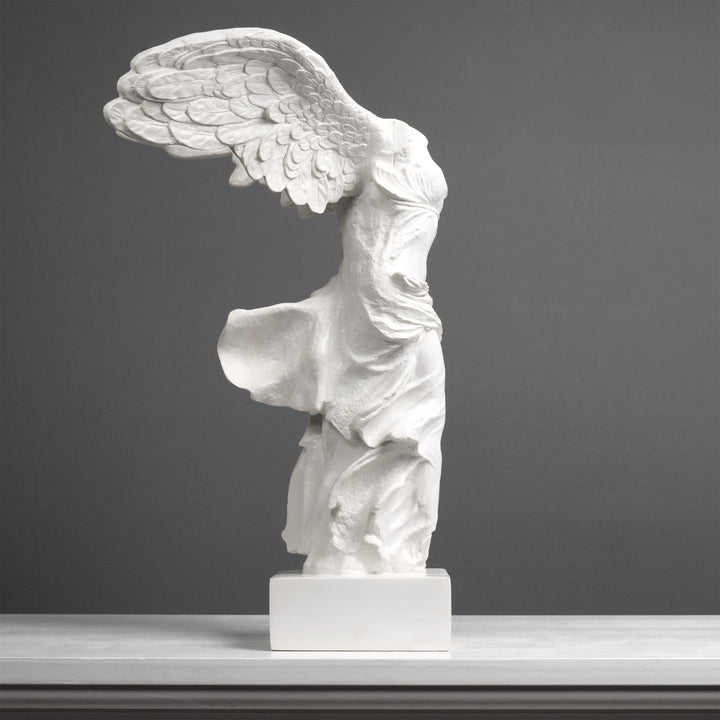 Nike Göttin des Sieges Skulptur (Kunstharz)