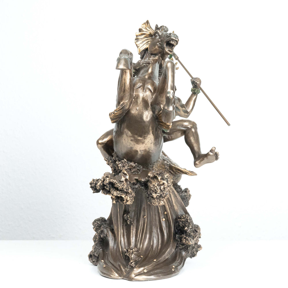 Poseidon auf Meerpferd (Bronzierte Skulptur aus Kunstharz)