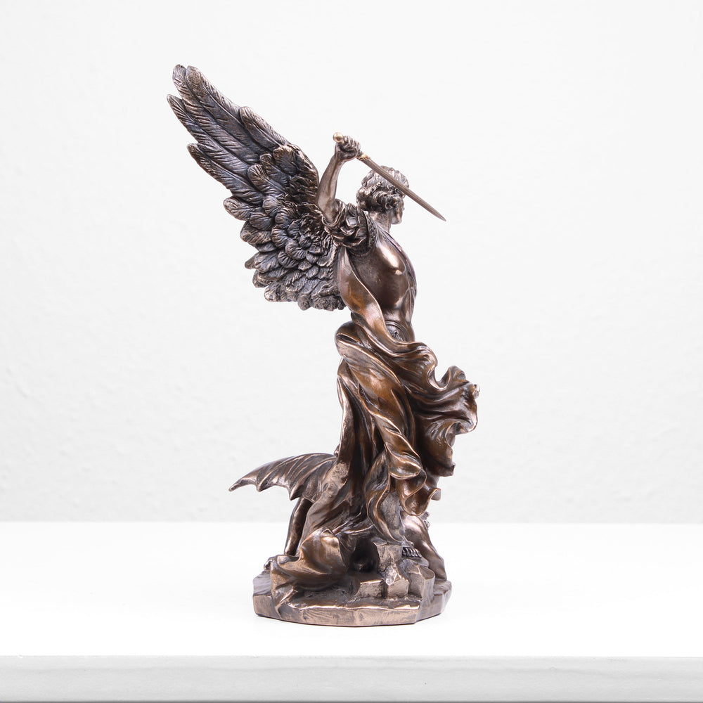 Heiliger Michael Skulptur (Kaltguss-Bronze Statue)