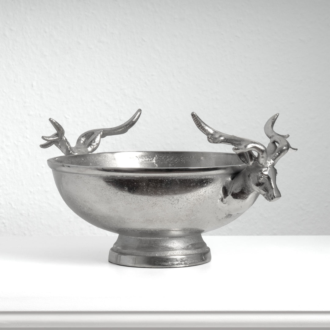 Silberne Schale mit Hirschkopf-Griffen als Tischdekoration