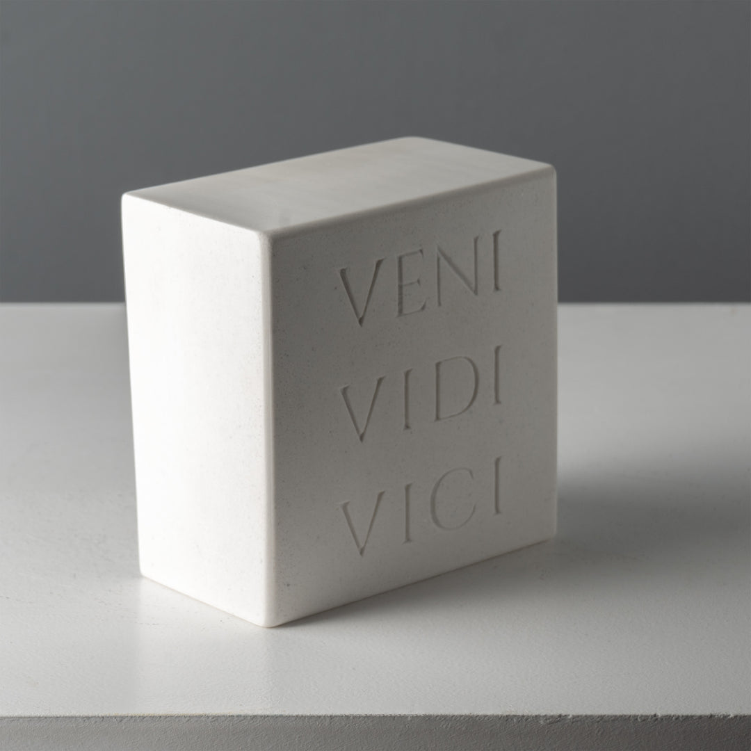 Buchstuetze Veni Vidi Vici – Roemische Inschrift Skulptur