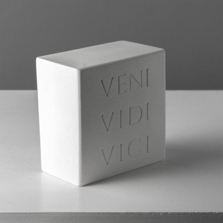 Buchstuetze Veni Vidi Vici – Roemische Inschrift Skulptur