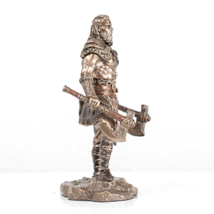 Wikinger-Krieger Statue mit zwei Äxten (Kaltgussbronze-Skulptur)