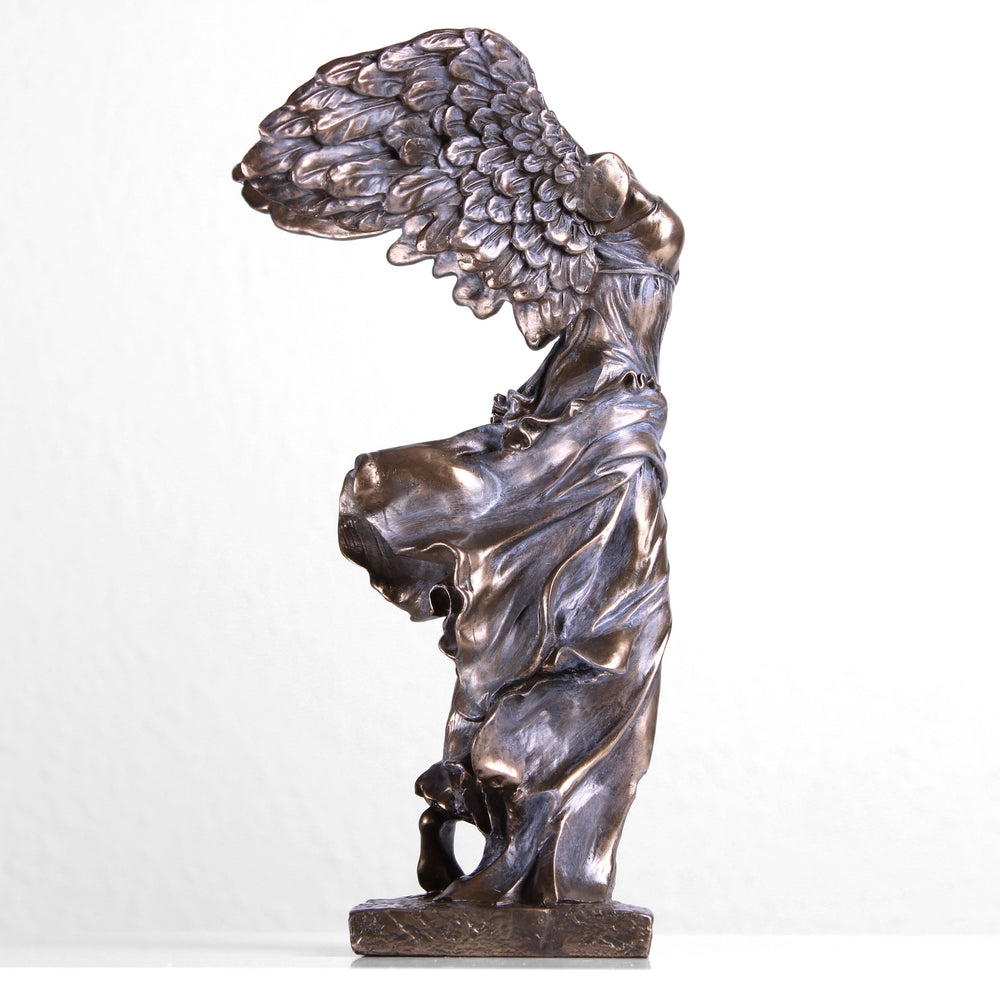 Geflügelte Siegesgöttin von Samothrake (Bronzierte Skulptur aus Kunstharz)