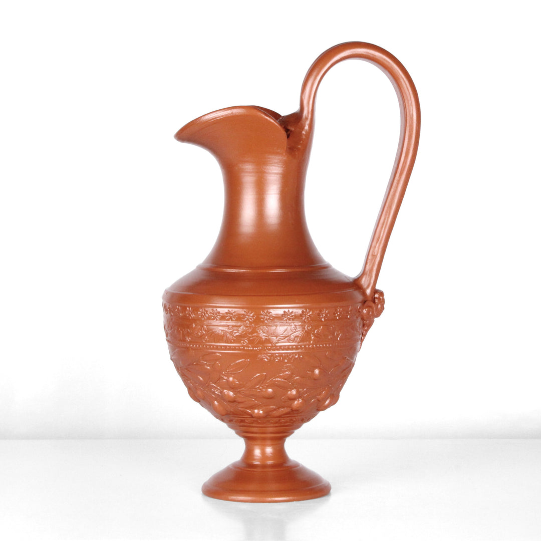 Römischer Krug mit Olivenmotiv