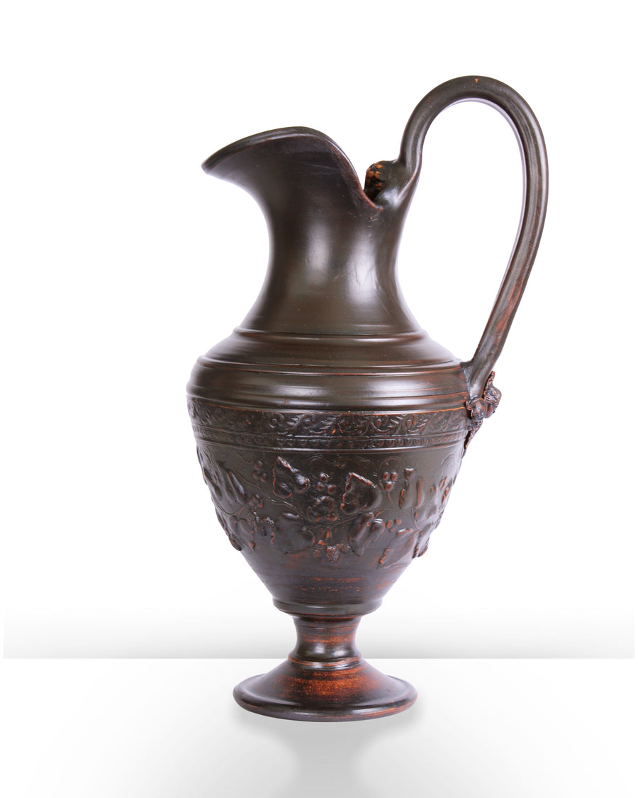Antiker römischer Terra-Sigillata-Krug mit Wildbeerenmotiv (Schwarz)