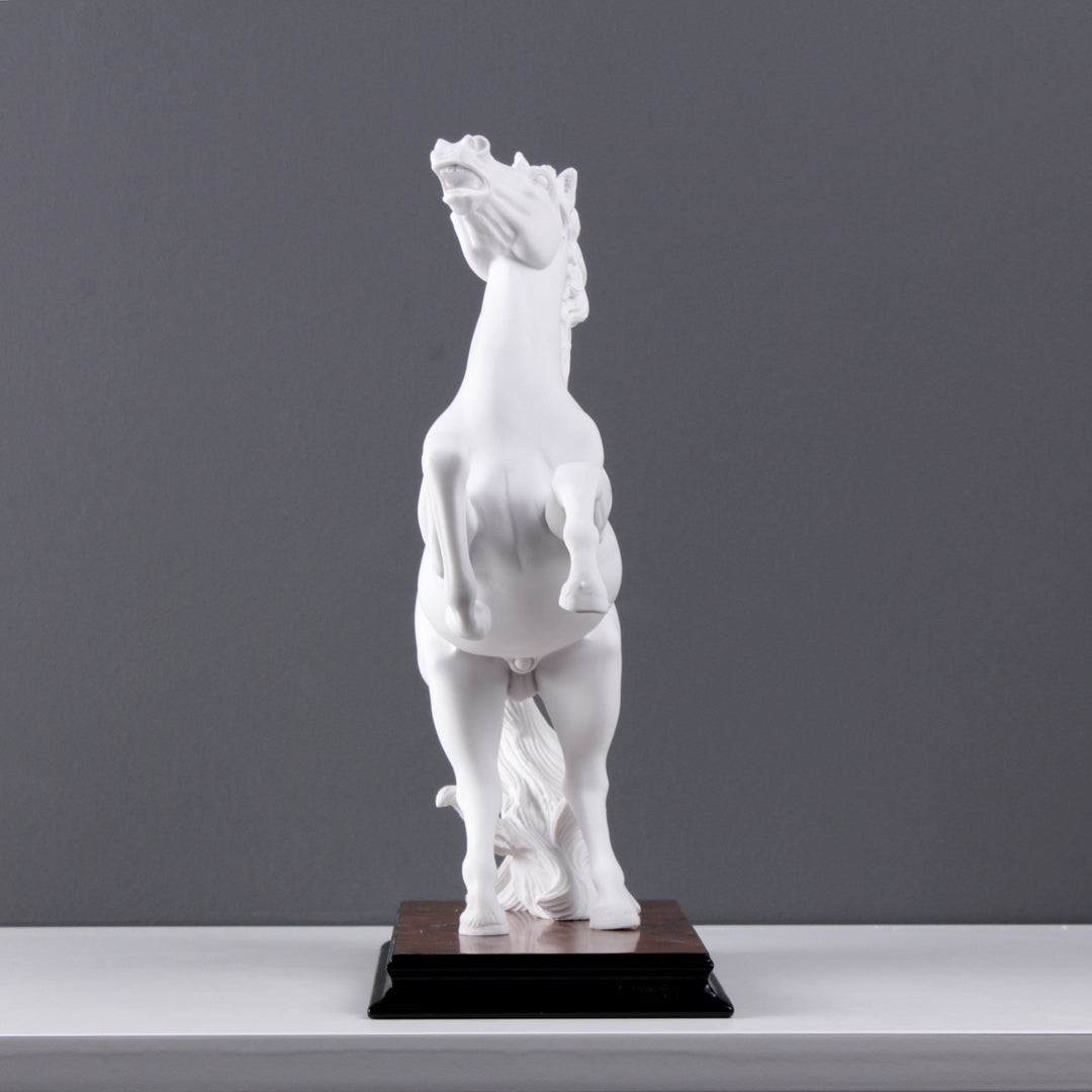 Praisender Pferd Statue