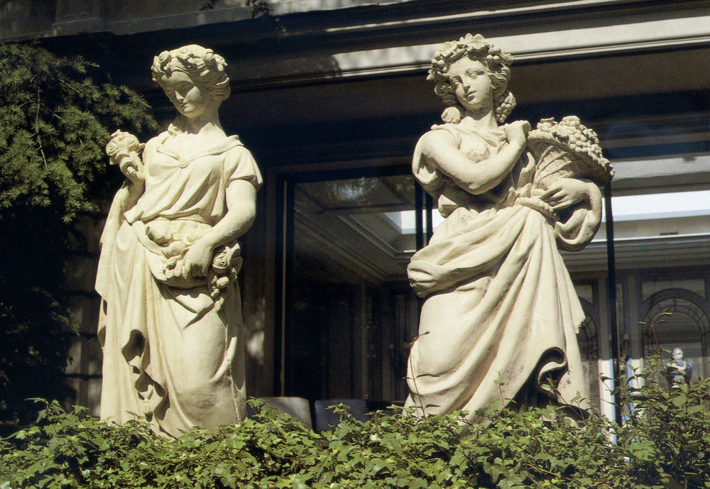 Fruehlingsgoettin Statue (Vier Jahreszeiten)