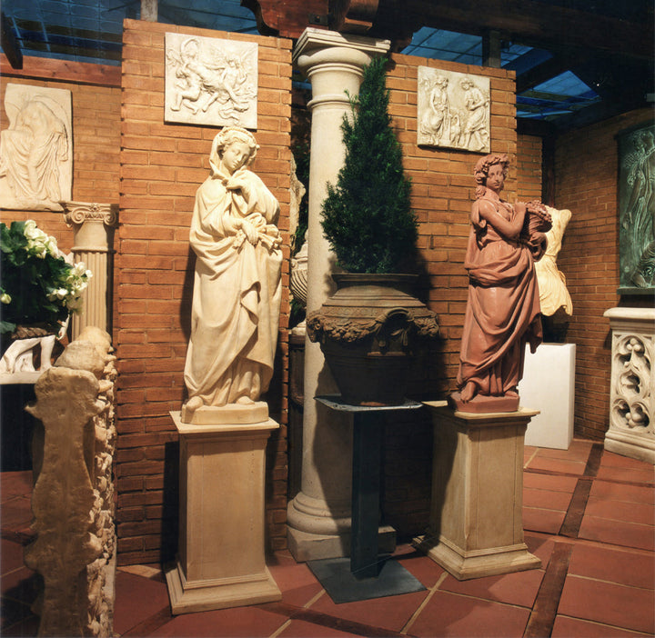 Wintergoettin Statue (Vier Jahreszeiten)