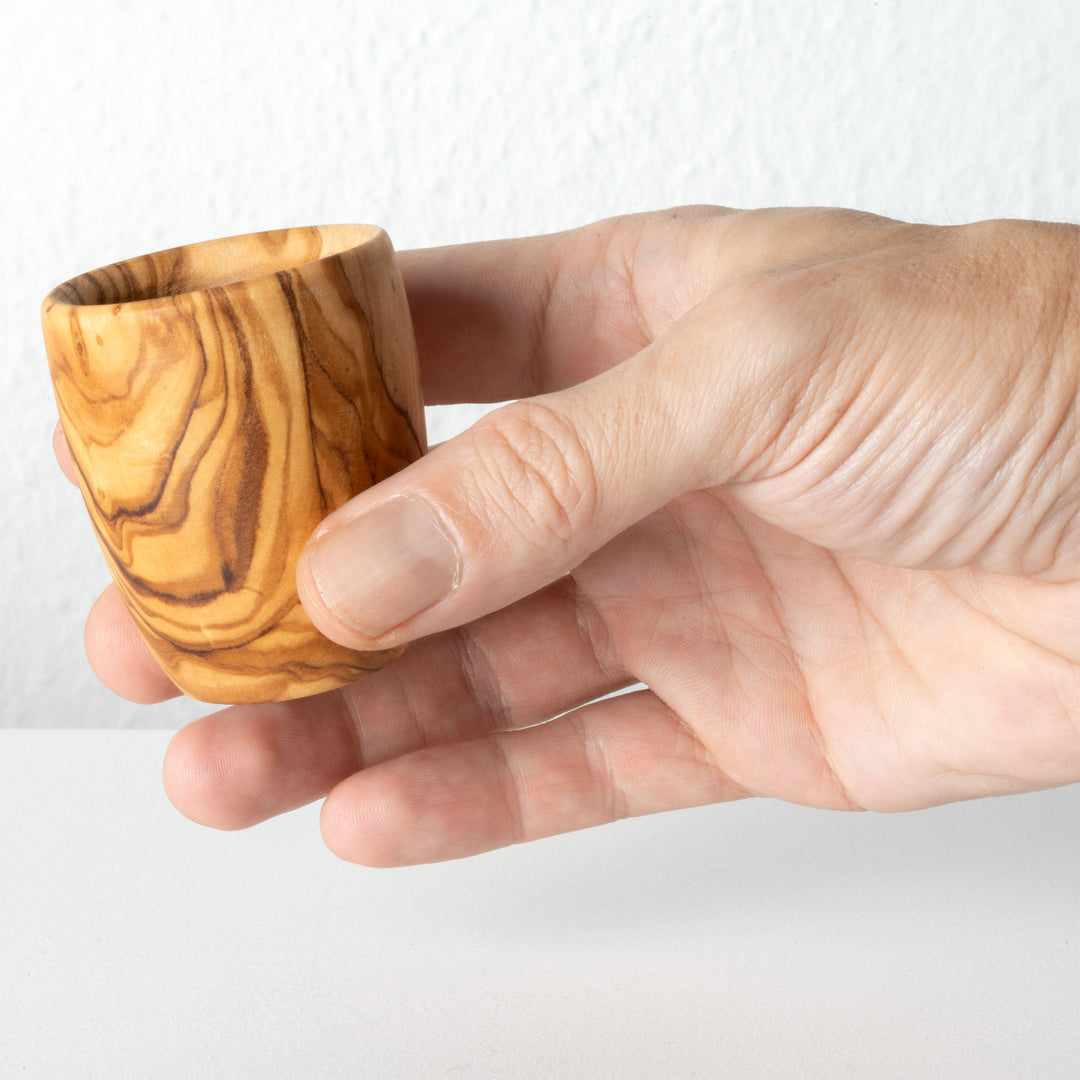 Handgefertigtes Olivenholz-Schnapsglas-Set (8-teilig)