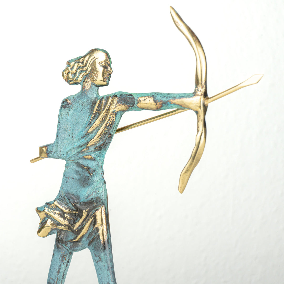 Bogenschützin Statue — Artemis griechische Göttin der Jagd (Messingskulptur)