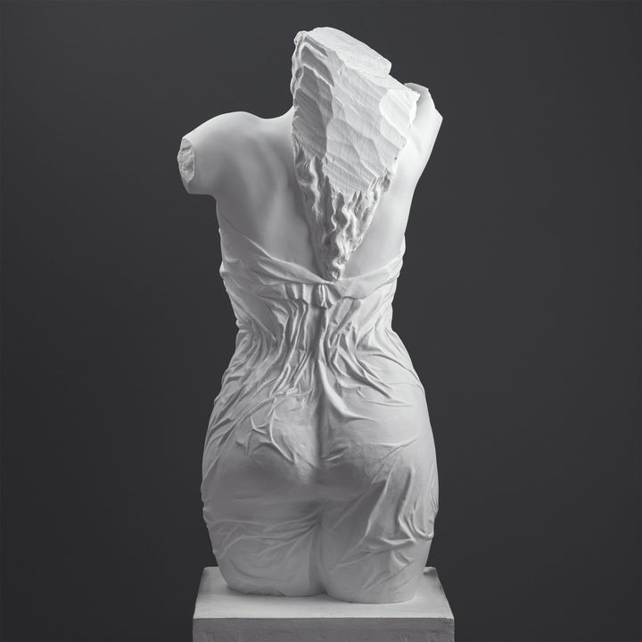 Weiblicher Torso mit Draperie (Moderne klassische Form)