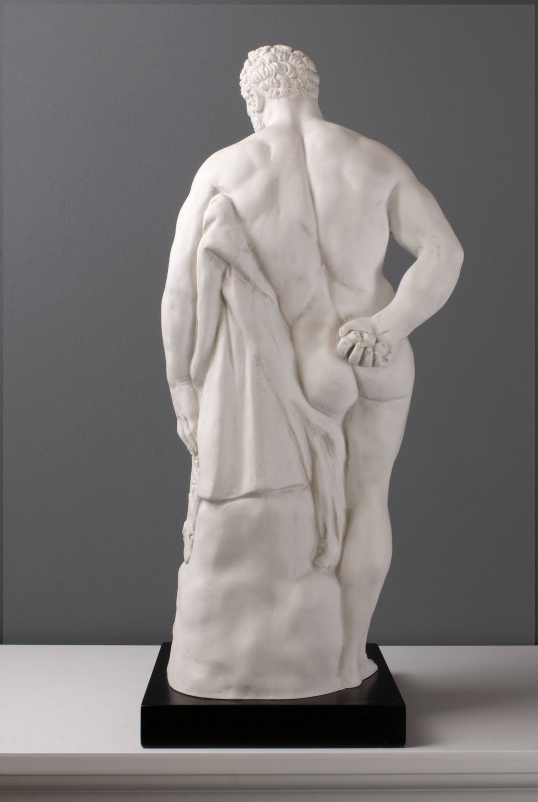 Farnese Herkules Statue (mit schwarzem Sockel)