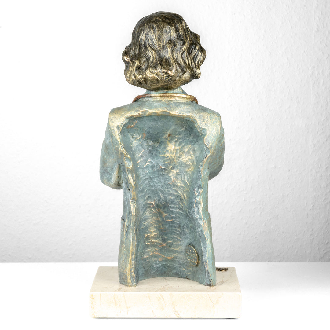Aerztinfigur von Anglada auf Marmorsockel