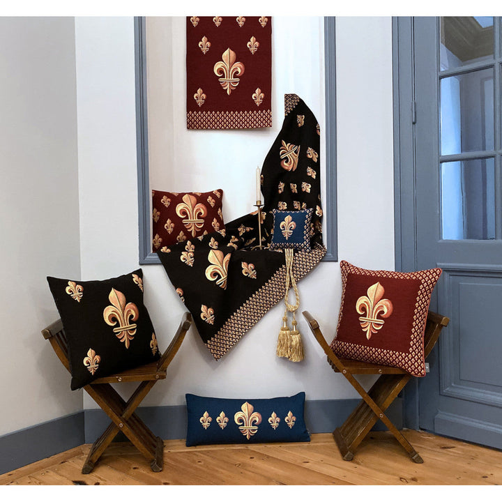Roter Kissenbezug – Fünf goldene Fleur-de-lis (Jacquard gewebt)