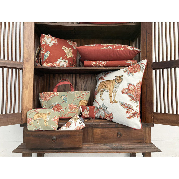 Weißer Kissenbezug – Orientalischer Tiger & Blumen (Jacquard gewebt)