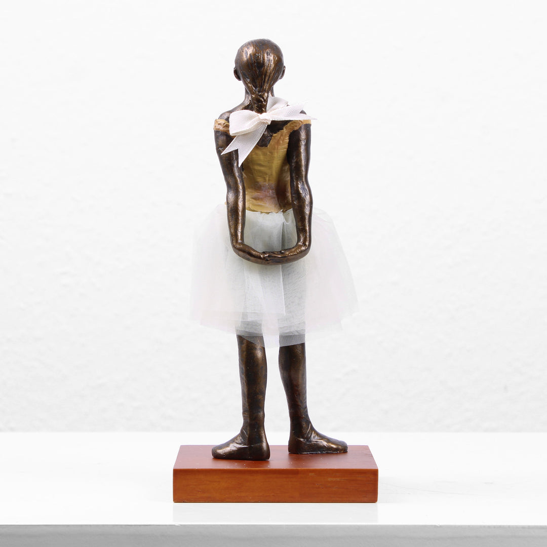 Kleine Tänzerin Statue (Bronzierte Skulptur aus Kunstharz)