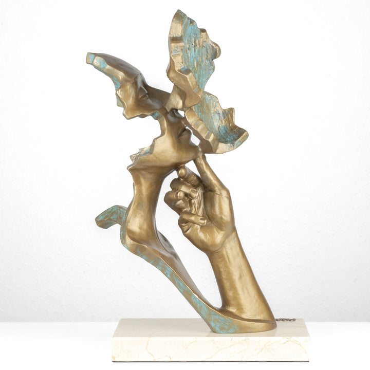 Liebespaarfigur „Warmth“ von Anglada auf Marmorsockel