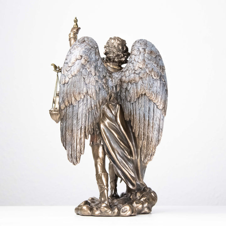 Statue St. Michael mit Waage der Gerechtigkeit (Bronzeskulptur)