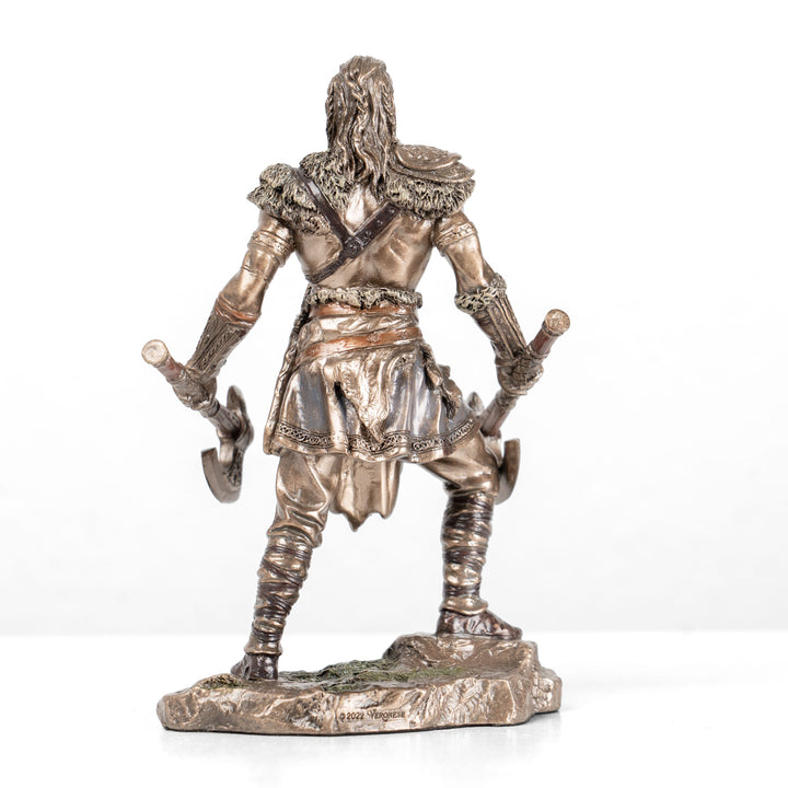 Wikinger-Krieger Statue mit zwei Äxten (Kaltgussbronze-Skulptur)