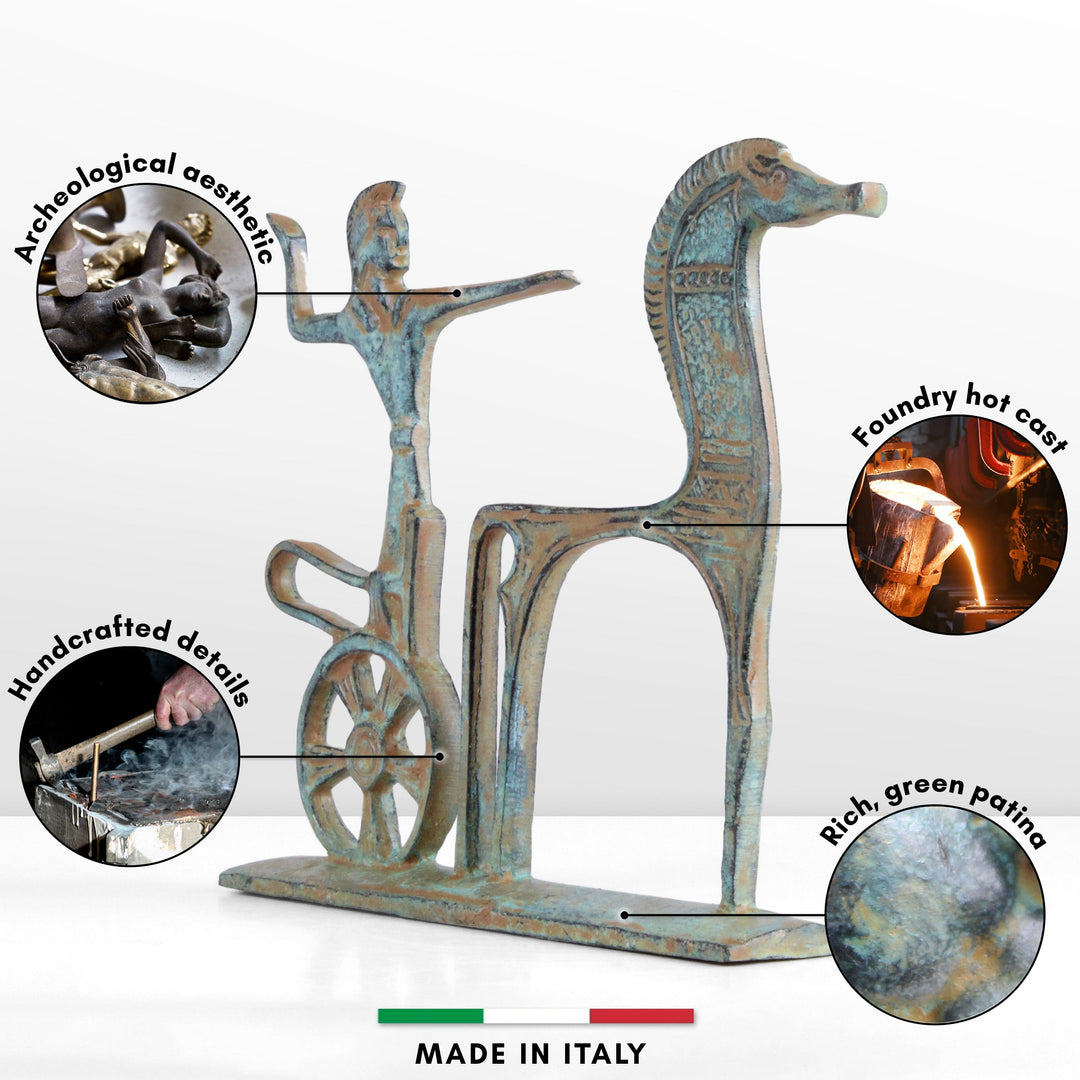 Antike Griechische Streitwagen-Statue eines siegreichen Kriegers