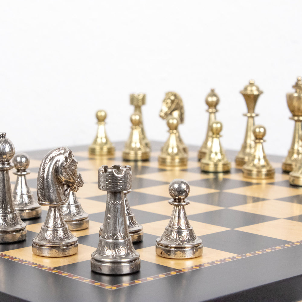 Italfama Staunton Schachset aus Metall mit Premium Queen’s Gambit Holzbrett